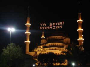 Istanbul: Blaue Moschee während des Ramadans.